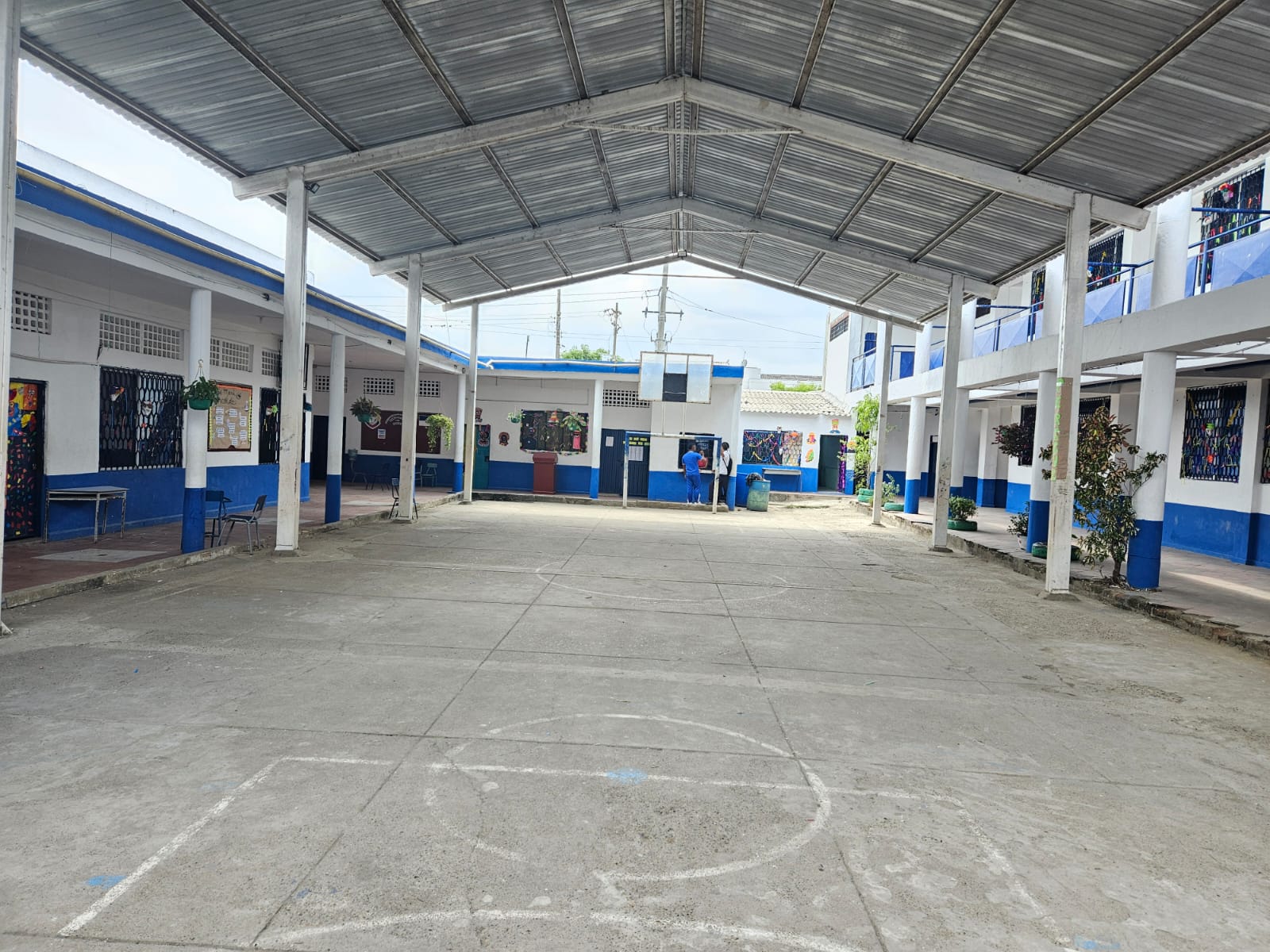 Área Pública Colegio 2