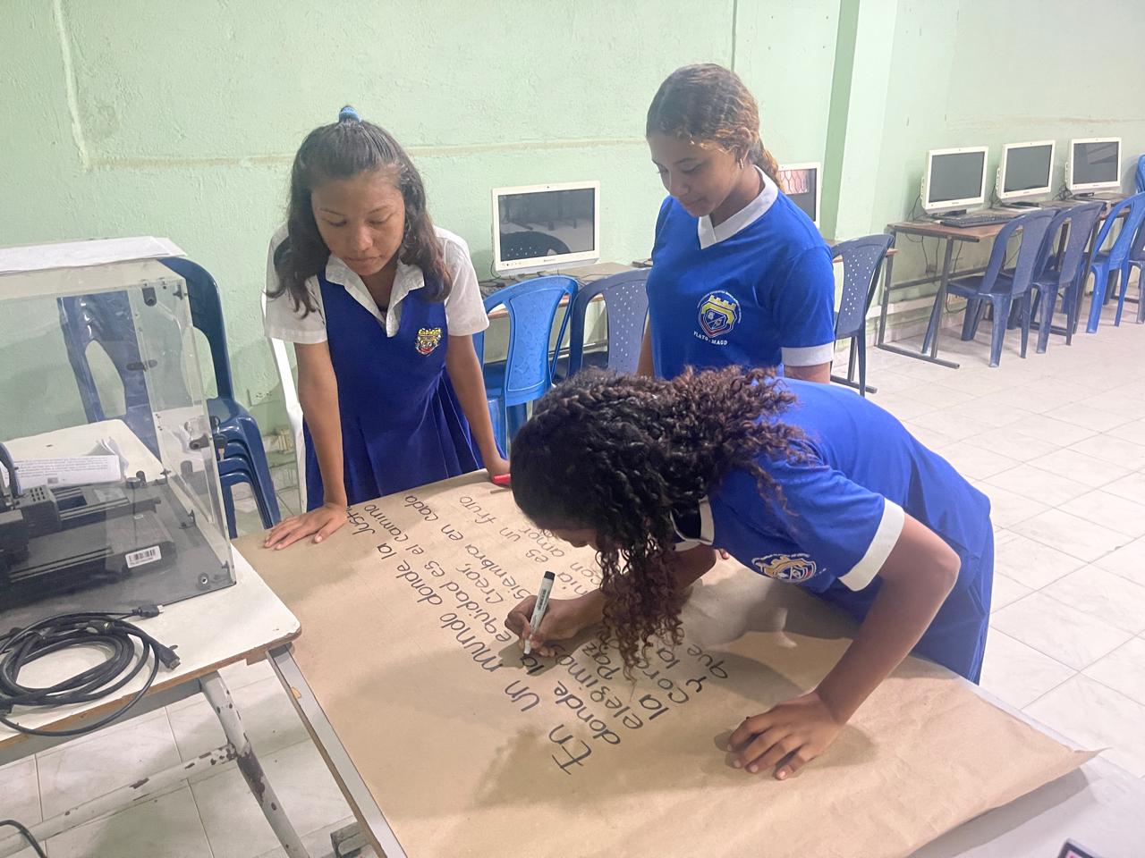 Estudiantes en Aula 6